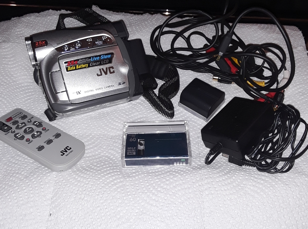 JVC DIGITAL CAMERA MODEL GRD295U